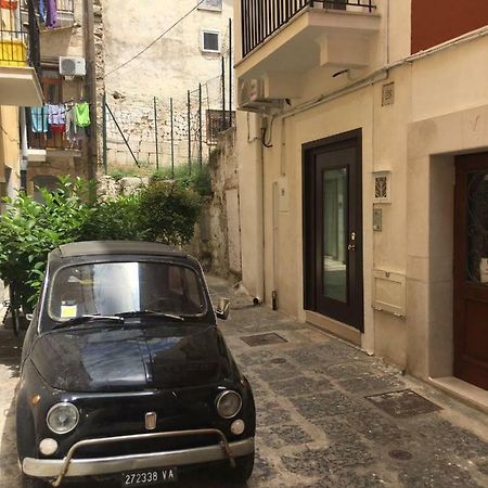 Nuccia Serra 29 Bari Luaran gambar
